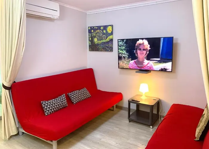 Camp Nou, Europa Fira - Modern Two-Bedroom Apartment With Heating